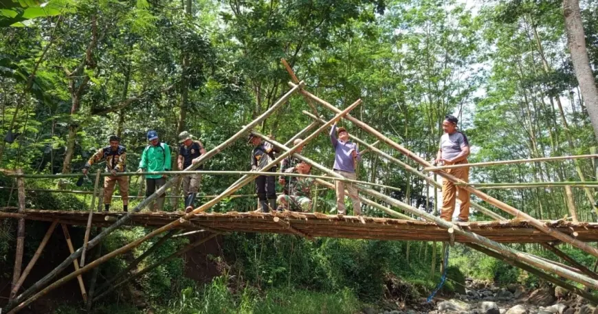 BPBD Probolinggo Bangun Jembatan Darurat di Jalur Wisata Madakaripura