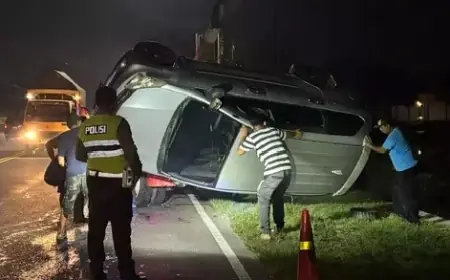 Mobil Rombongan Takziah Terperosok ke Sungai di Madiun, Sopir Tewas