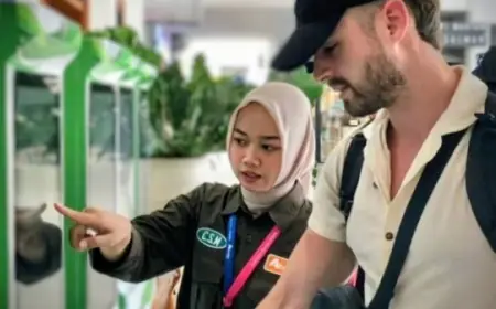 Ribuan Wisman Ikut Manfaatkan Angkutan Lebaran, KAI Daop 8 Catat Lebih dari 3.500 Turis Asing Naik Kereta