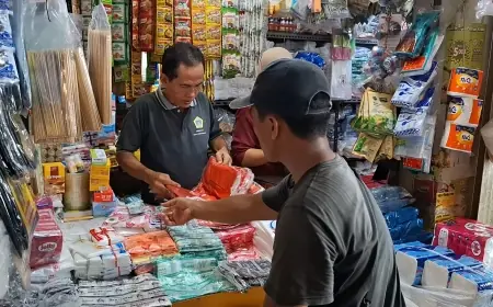 Stok Plastik di Gresik Mulai Langka, Pabrik Batasi Pasokan ke Pedagang