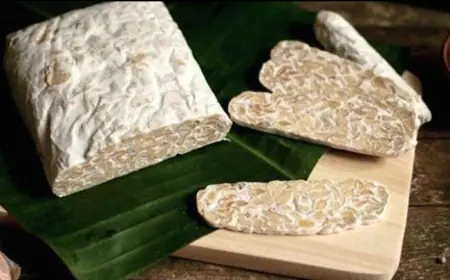 Harga Bahan Naik, Perajin Tempe Jember Beralih ke Bungkus Daun Pisang