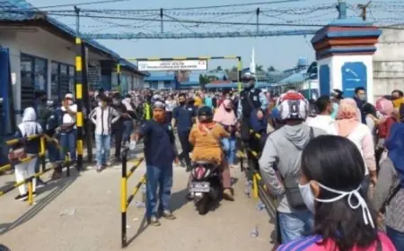 Tuntut Hak Dibayar, Ratusan Buruh Pakerin Mojokerto Lakukan Aksi