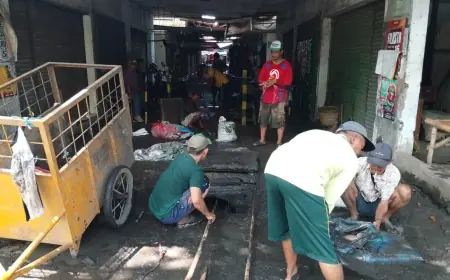 Cegah Genangan Saat Musim Hujan, Drainase Pasar Bangil Dibersihkan