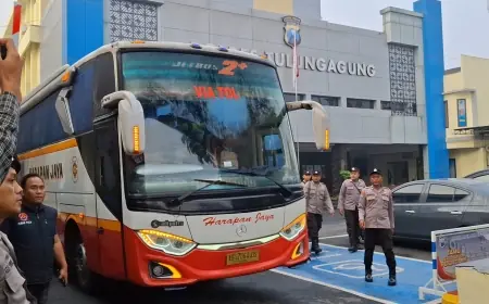 Bupati dan 12 Pejabat Pemkab Tulungagung Tiba di Gedung Merah Putih KPK