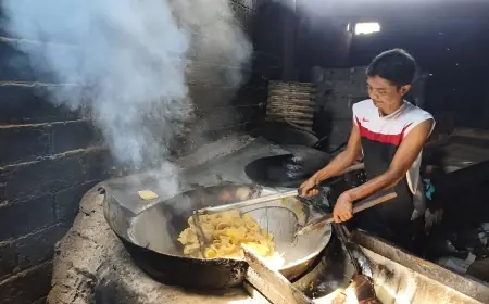 Harga Plastik dan Minyak Goreng Mahal, Produsen Kerupuk di Blitar Kurangi Isi Produk