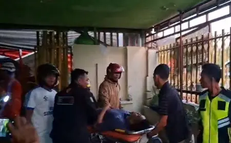Detik-Detik Dramatis Evakuasi Sopir Pikap Terjepit Usai Ditabrak Truk Tronton di Jogoroto Jombang