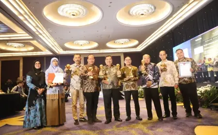 Direktur Perumdam Tirta Kencana dan Bupati Jombang Raih Penghargaan TOP BUMD Awards 2026