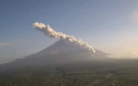 Gunung Semeru Erupsi Pagi Ini, Awan Panas Meluncur Sejauh 4 Kilometer ke Arah Besuk Kobokan