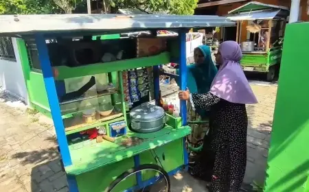 Kisah Inspiratif Mbah Mislicha: 50 Tahun Menabung dari Jualan Cilok Akhirnya Naik Haji