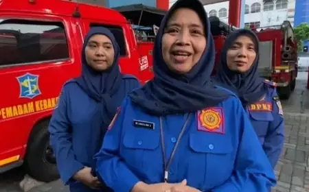 Srikandi Damkar Surabaya Tunjukkan Ketangguhan di Hari Kartini