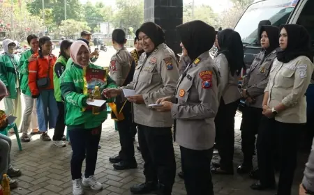 Kartini Jalanan Probolinggo: Perempuan Ojek Daring Jadi Simbol Emansipasi di Hari Kartini