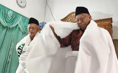9 Tahun Menunggu, Dua Lansia Blitar Akhirnya Berangkat Haji Bersama