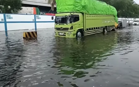 Rob Kembali Terjang Pesisir Surabaya, Hujan Perparah Genangan