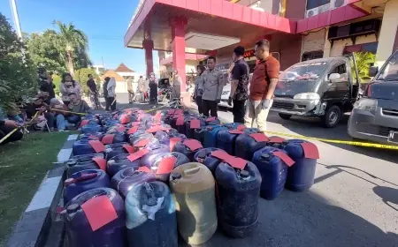 Polisi Bongkar Praktik Penimbunan BBM Bersubsidi di ProbolinggoDiamankan