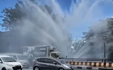 Pipa PDAM Bocor di MERR Surabaya Picu Macet 2 Km, Diduga Akibat Penurunan Tanah