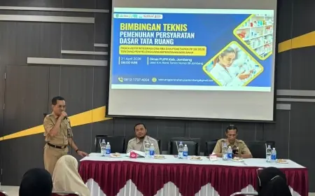 PUPR Jombang Gelar Bimtek Perizinan Apotek Berbasis Risiko