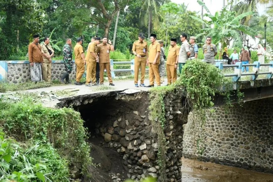 Akses Lumpuh Akibat Banjir, Perbaikan 3 Jembatan di Bondowoso Dikebut Dinas BSBK Pakai Anggaran BTT