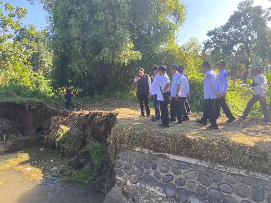 Dam Jebol di Kraksaan Ditinjau Bupati Probolinggo, Perbaikan Dipercepat dan Warga Diminta Peduli Sampah