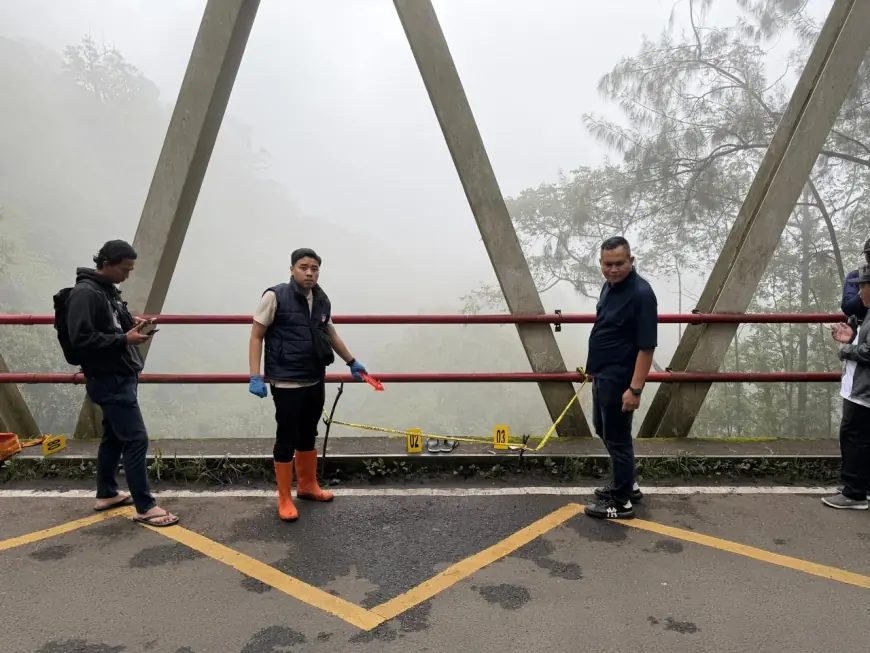 Jembatan Cangar Diduga Jadi Tempat Bunuh Diri, Polisi Lakukan Olah TKP
