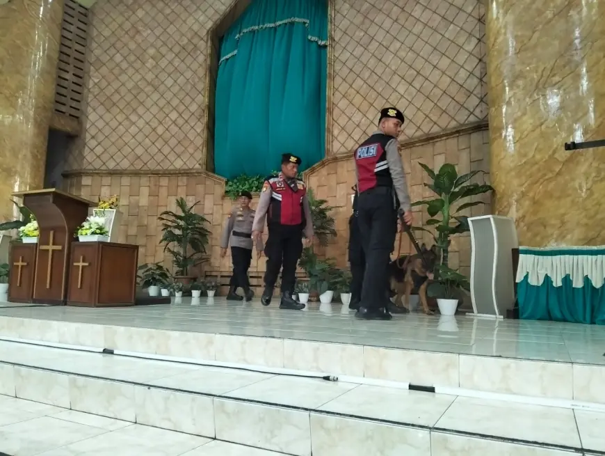 Pastikan Rangkaian Ibadah Paskah Aman, Polres Kediri Kota Sterilisasi Gereja