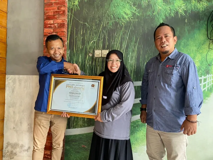 Ketua APPA Bojonegoro Terima Penghargaan PWI, Dedikasi Lindungi Perempuan dan Anak Diapresiasi