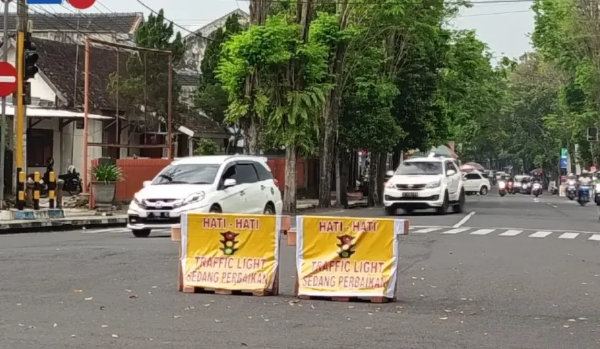 Traffic Light Perempatan Kantor Pos Bondowoso Rusak, Dishub Imbau Pengendara Waspada