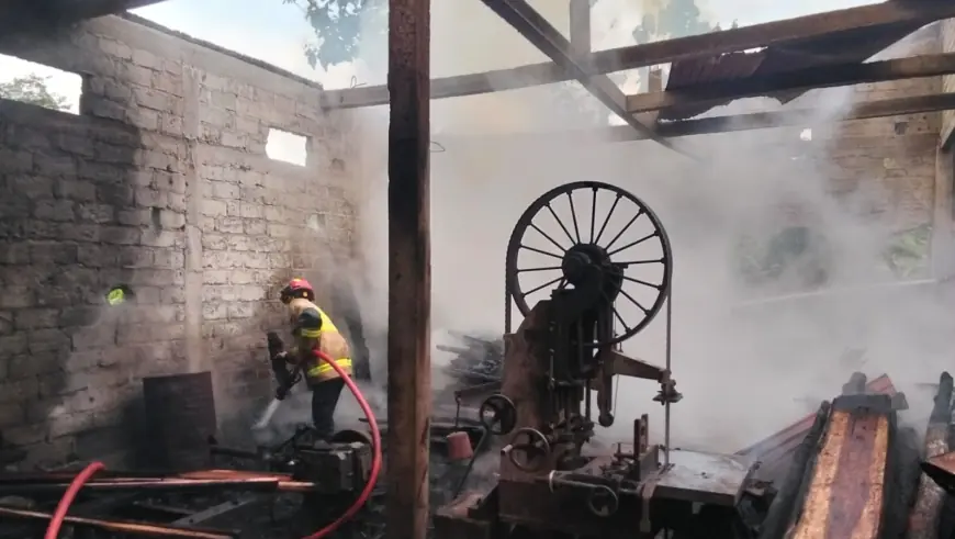 Usaha Mebel di Sendang Tulungagung Ludes Terbakar, Kerugian Capai Rp70 Juta