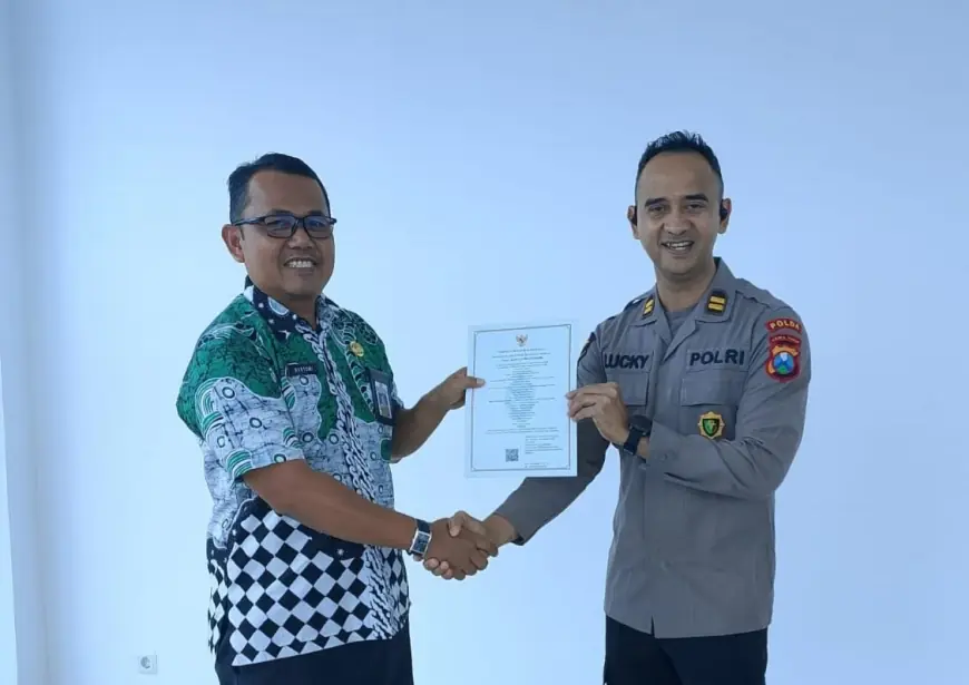 Wujudkan Bangunan Sesuai Standar, Dinas PUPR Jombang Serahkan Dokumen SLF RS Bhayangkara