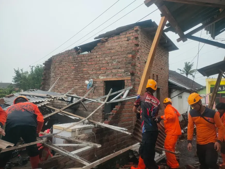 Angin Kencang Terjang Empat Desa di Bondowoso, Belasan Rumah Rusak