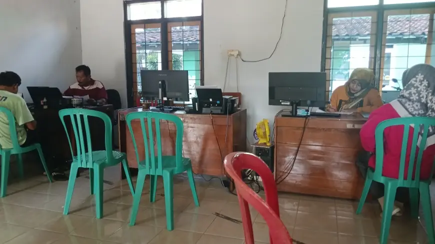 Warga Warujayeng Pilih Bayar Pajak di Gerai Lokal Ketimbang di Bank Jatim, Faktor Kebiasaan dan Keamanan Jadi Alasan