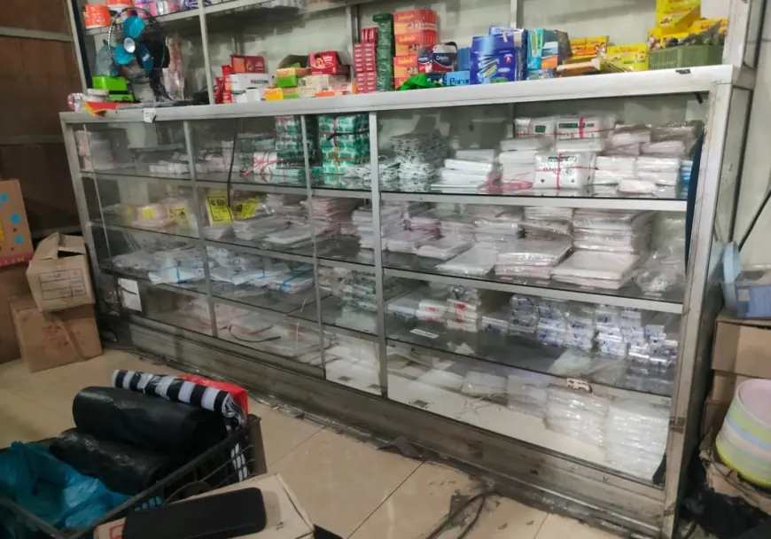 Dampak Perang Timur Tengah Picu Kenaikan Harga Plastik hingga 100 Persen, Pedagang di Jombang Mengeluh