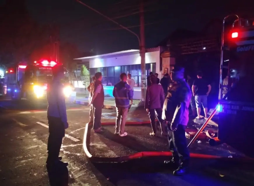 Dua Korban Meninggal Dunia dalam Kebakaran Rumah di Jombang, Korsleting AC Diduga Jadi Pemicu
