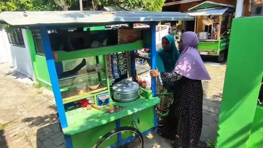 Kisah Inspiratif Mbah Mislicha: 50 Tahun Menabung dari Jualan Cilok Akhirnya Naik Haji