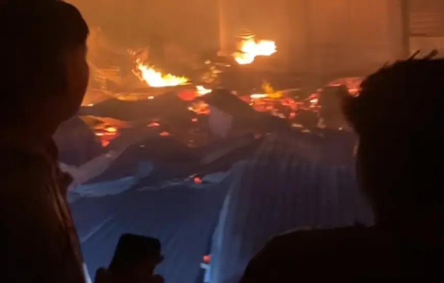 Kebakaran Hebat di Pasar Baru Tuban, 41 Lapak Pedagang Ludes