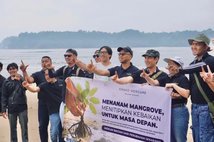 Peringati Hari Bumi 2026, Grand Mercure Malang Mirama Tanam Mangrove di Pantai Tamban Malang Selatan