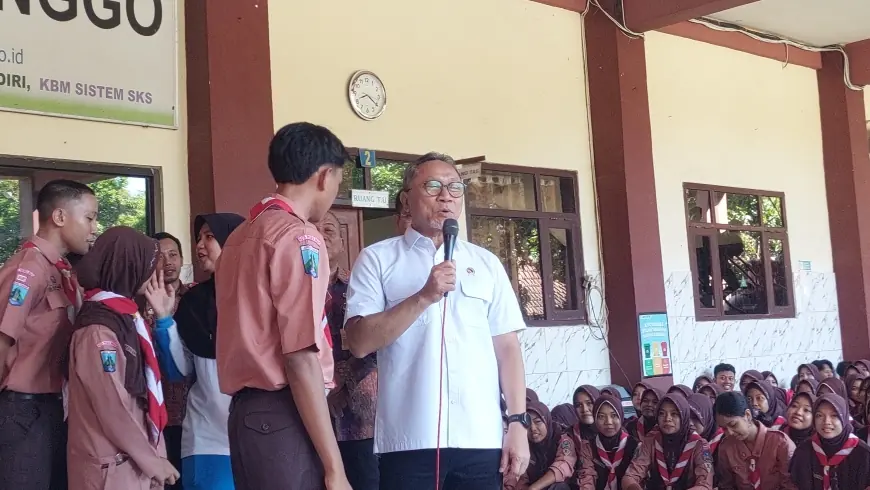 Menko Pangan Tinjau Program MBG di Probolinggo, Tekankan Standar Menu dan Pengawasan