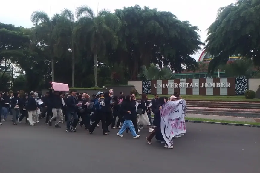 Mahasiswa UNEJ Gelar Aksi di Rektorat, Tuntut Transparansi dan Evaluasi Lonjakan UKT