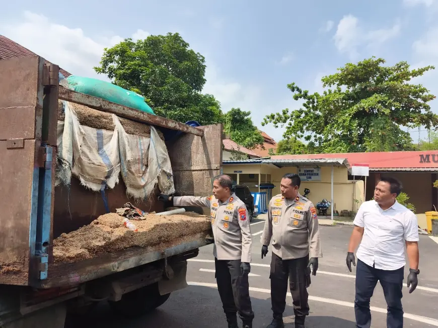 Polres Blitar Kota Bongkar Modus Penimbunan Bio Solar Menggunakan Truk Modifikasi