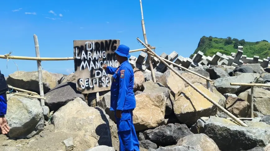 Pemancing Asal Wuluhan Hilang Terseret Ombak di Pantai Payangan Jember