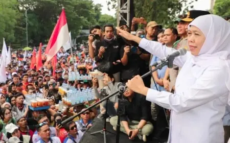 Temui Massa May Day 2026, Gubernur Jatim Sepakati 9 Poin Aspirasi Buruh di Surabaya