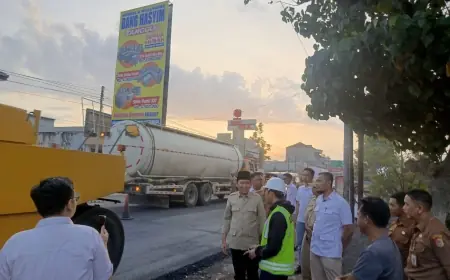 Bupati Jember Tinjau Perbaikan Jalan Provinsi di Kencong