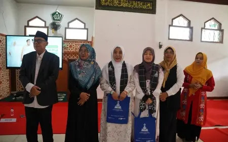 Momen Pelepasan Jemaah Haji, Rektor Titip Doa untuk Kampus UIN KHAS Jember