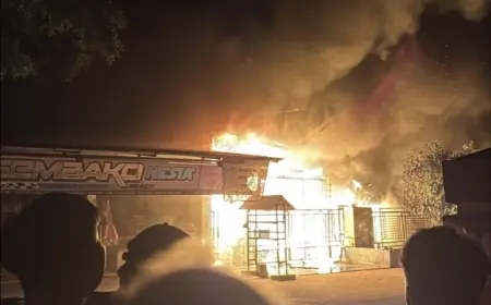 Ruko dan Satu Unit Mobil di Blitar Hangus Terbakar