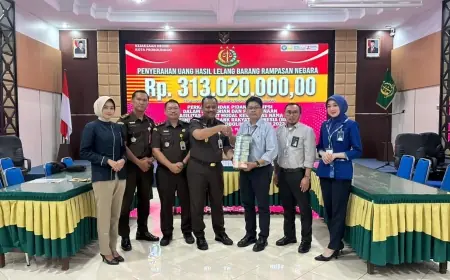 Kejari Kota Probolinggo Setorkan Rp313 Juta Hasil Lelang Aset Koruptor ke Kas Negara