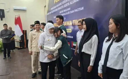 Gubernur Khofifah Lepas Ribuan Siswa SMK dan Alumni PMI Jatim Magang Kerja ke Luar Negeri