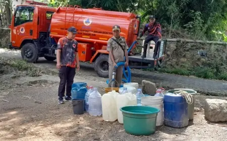 BPBD Bondowoso Droping 10 Ribu Liter Air Bersih untuk Ratusan Warga Terdampak Kekeringan di Tegalampel