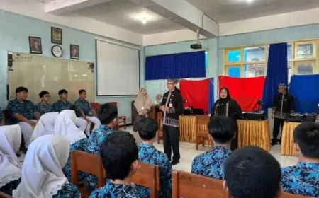 Disdukcapil Bojonegoro Jemput Bola Perekaman KTP-el ke Sekolah, Sasar Pelajar Usia 17 Tahun