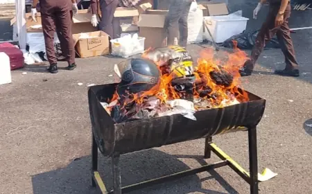 Eksekusi Putusan Inkrah, Kejari Kota Kediri Hancurkan Pasokan Sabu hingga Senjata Tajam
