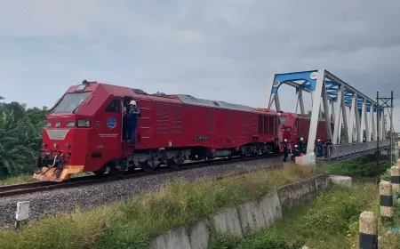 Gunakan Dua Lokomotif 180 Ton, Kemenhub Uji Kelayakan Jembatan Kereta di Probolinggo