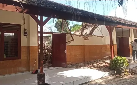 Ruang Kelas SDN 1 Babadan Tulungagung Ambruk, Puluhan Siswa Belajar di Perpustakaan dan Musala